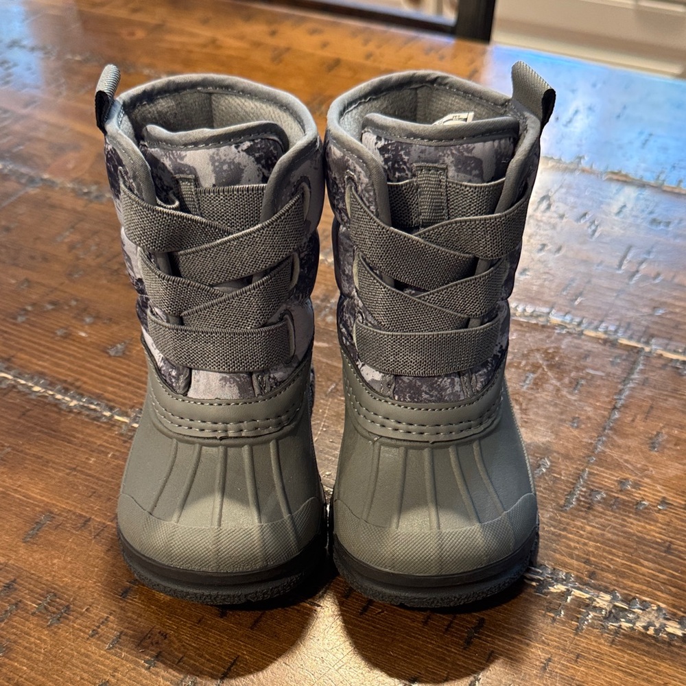 OshKosh B'gosh Gray and Black Kids Boots